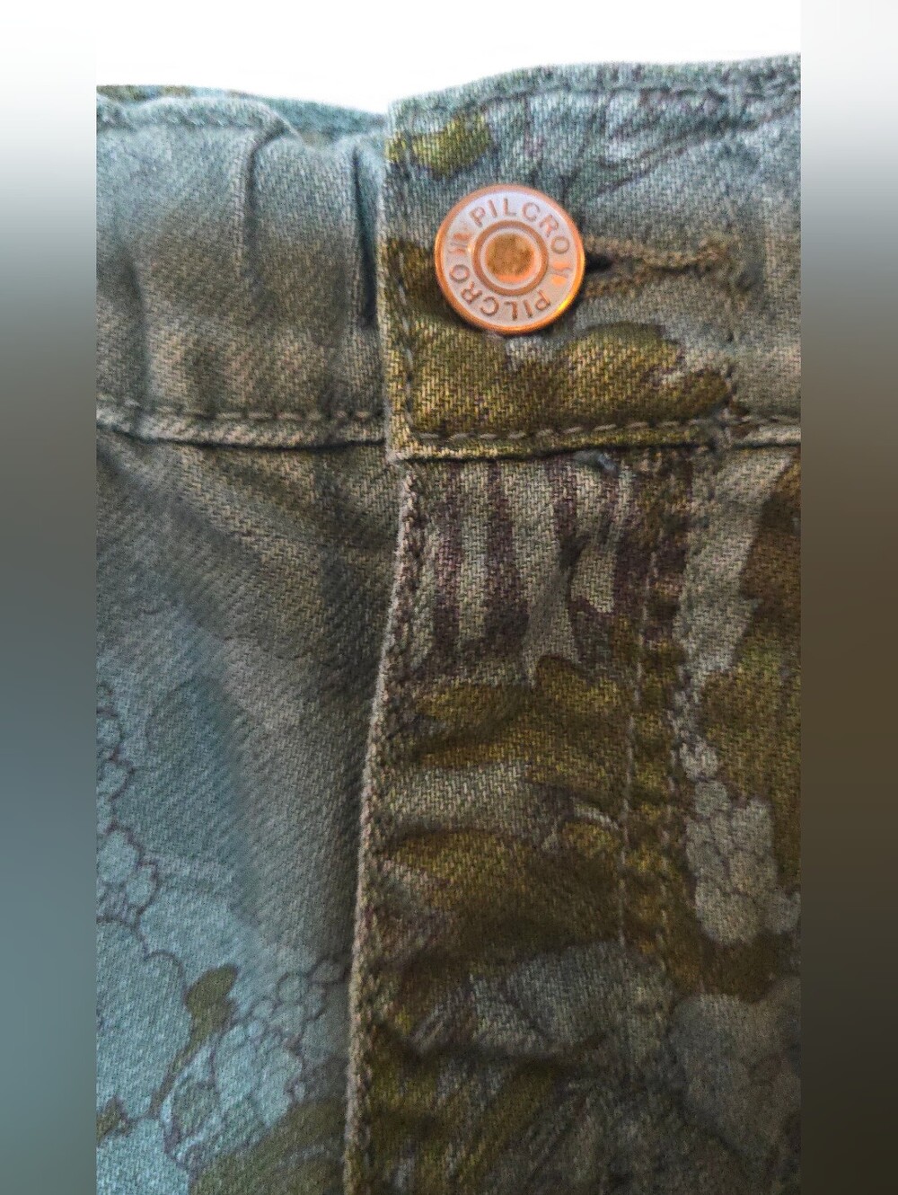 Anthropologie Pilcro Sxrunchie Women’s M Green Forest Patterned Denim Shorts - Picture 5 of 8